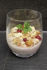 Johannisbeer-Cantuccini-Dessert